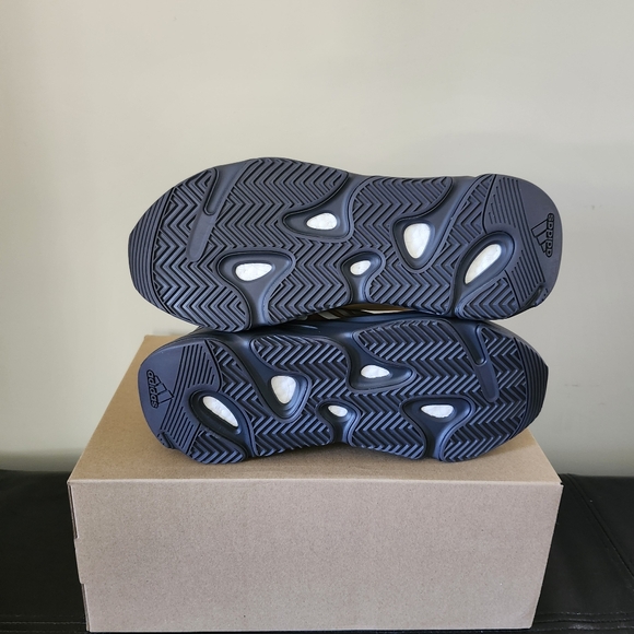 Adidas Yeezy 700 " Honeydew " MNVN Shoes - Picture 9 of 11